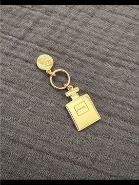 Chanel Beauty VIP GWP Gold Perfume Bottle Bag Charm